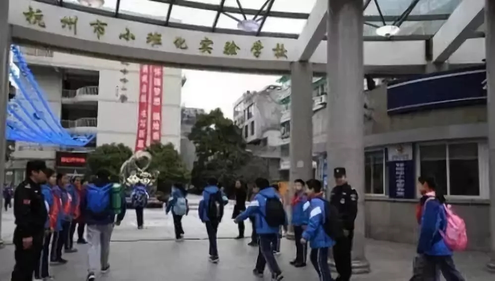 ‘看脸’进门，人脸识别如何助力智慧校园“别开生面”？